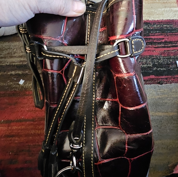 EUC Dooney & Bourke Croc embossed leather bag - Picture 3 of 8